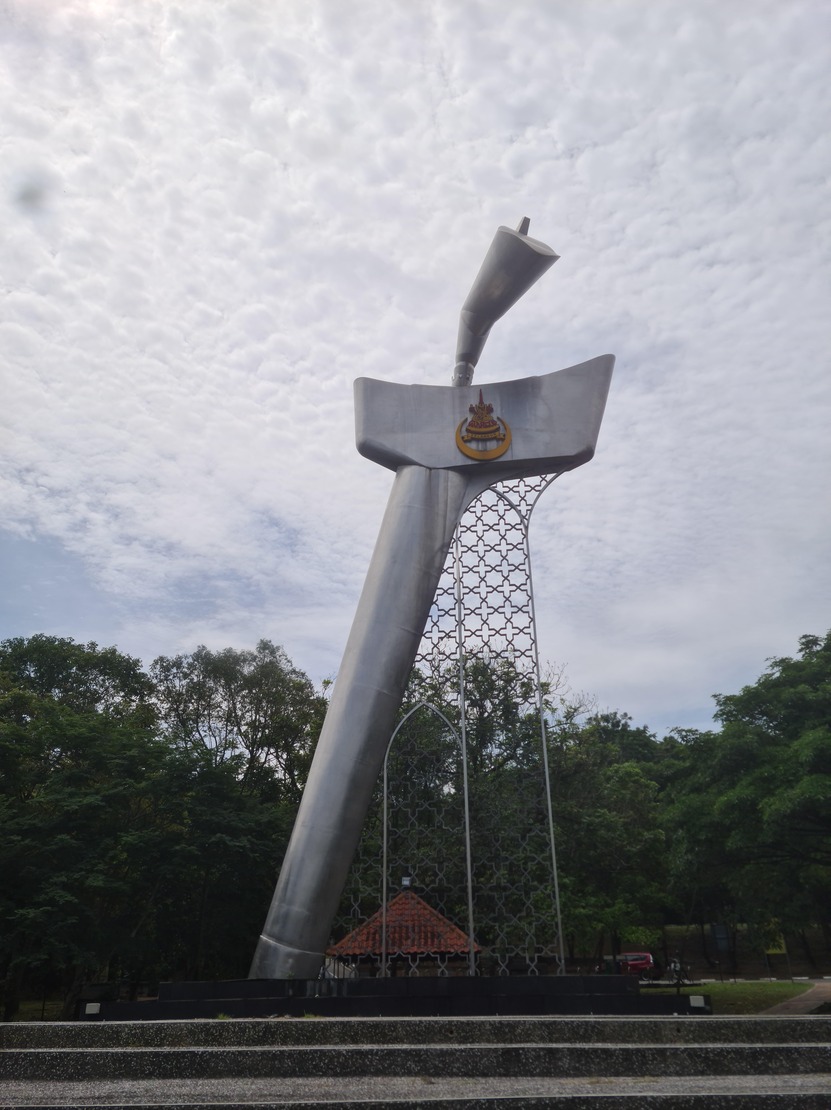 Taman Bandar Diraja & Tugu Keris